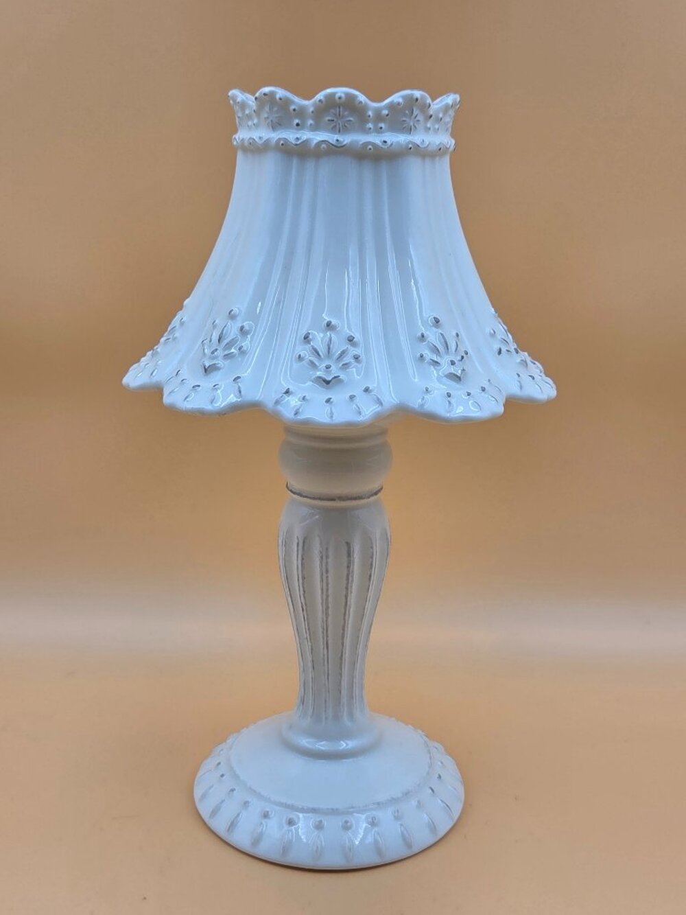 Yankee Candle Antiqued White Porcelain Candle Lamp Pierced Floral Lace Shade